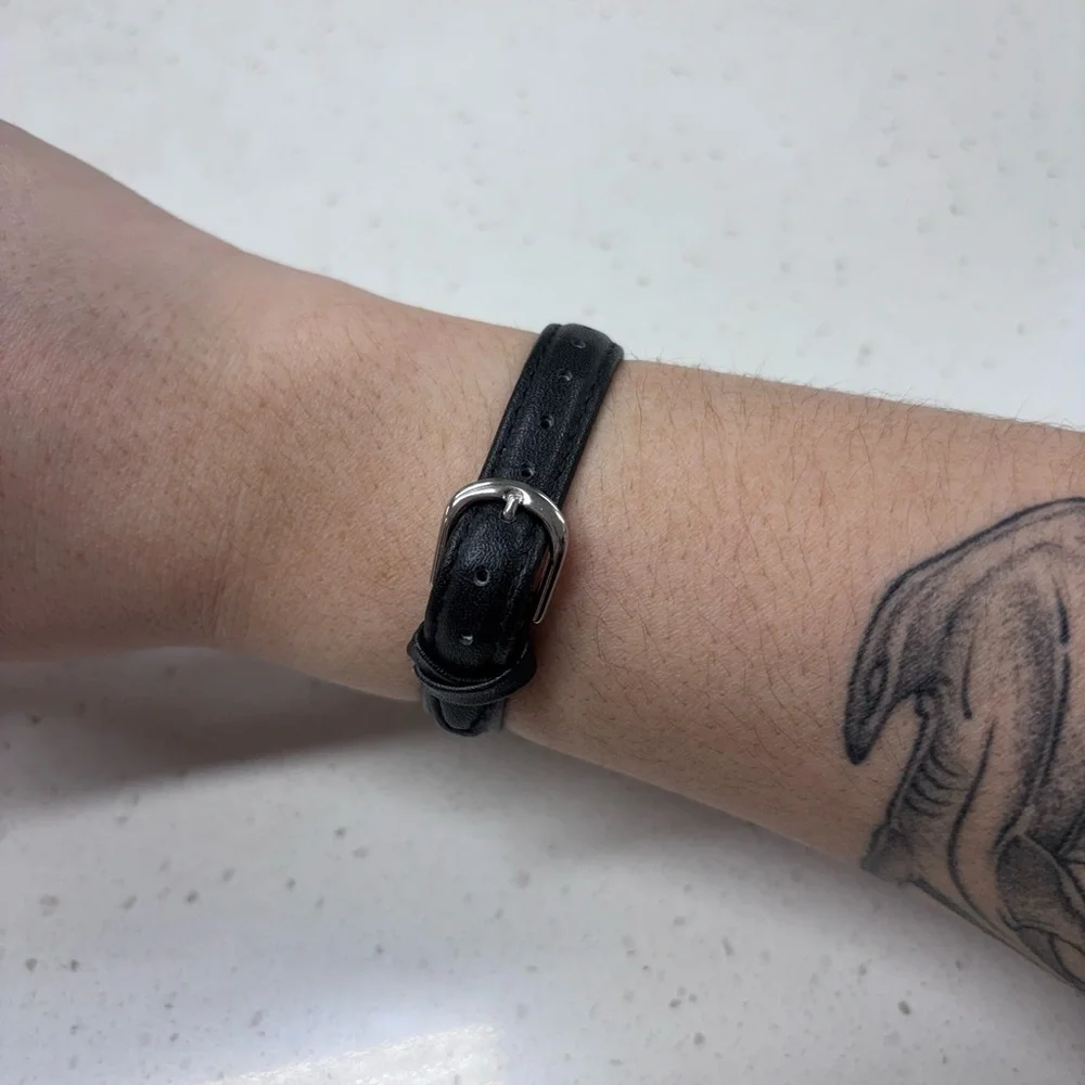 Vintage Walt Disney Company V827-0140 R Black Leather Mickey Mouse Watch